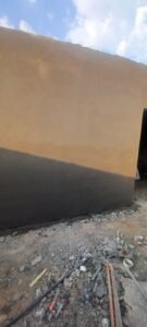 تنفيذ أعمال تلييس الجدران الخارجية للمباني والمنشآت