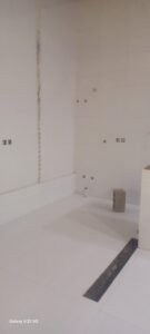 ترميم البلاط الهابط في خميس مشيط وإعادة تسوية الأرضية