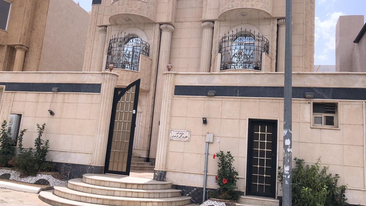 واجهة منزل من أعمال البناء والتشطيب