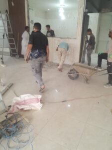 تنفيذ أعمال التلييس وتسوية الجدران بالمونة